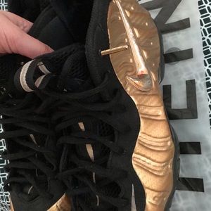 Mens gold foamposites